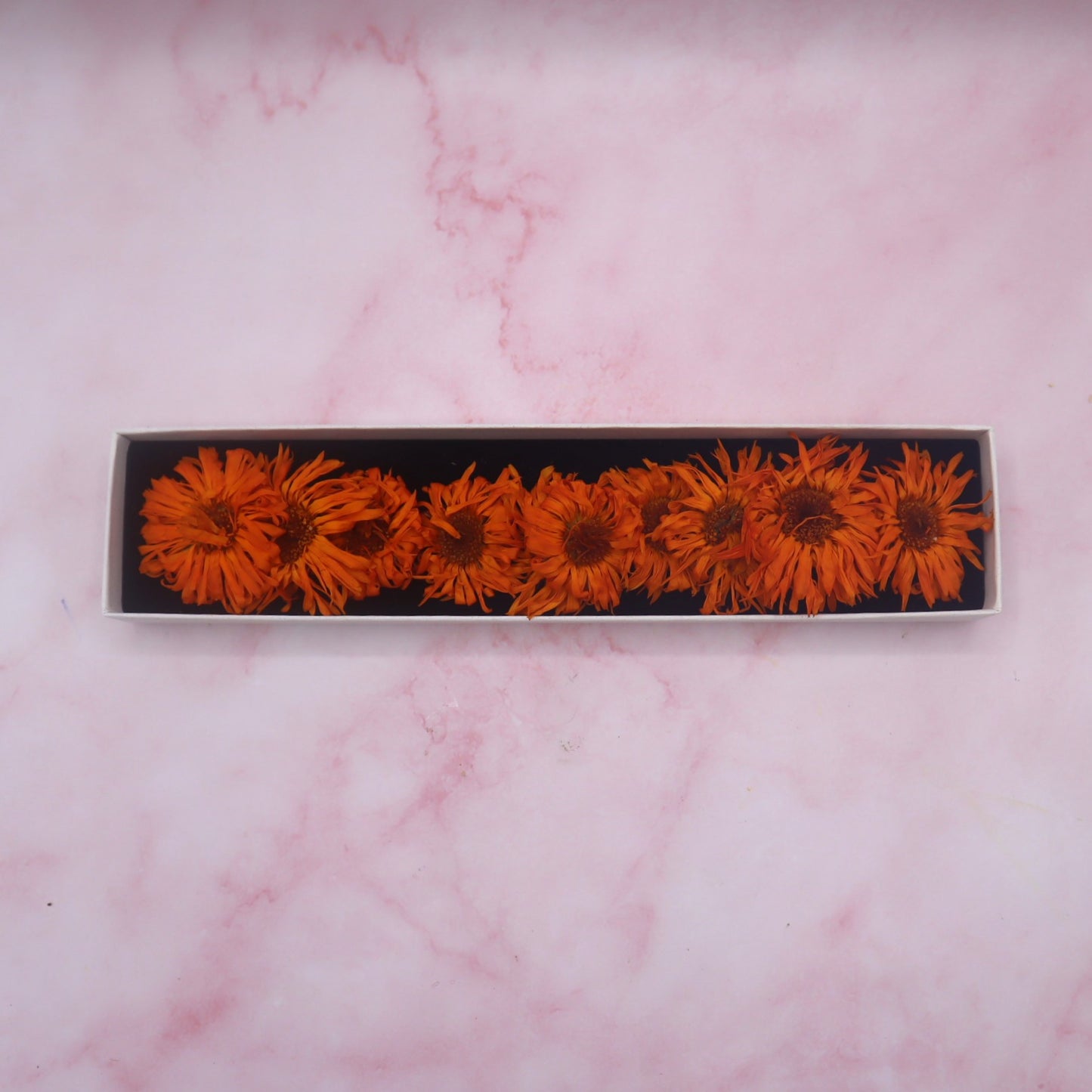 Gedroogde eetbare goudsbloem. Oranje