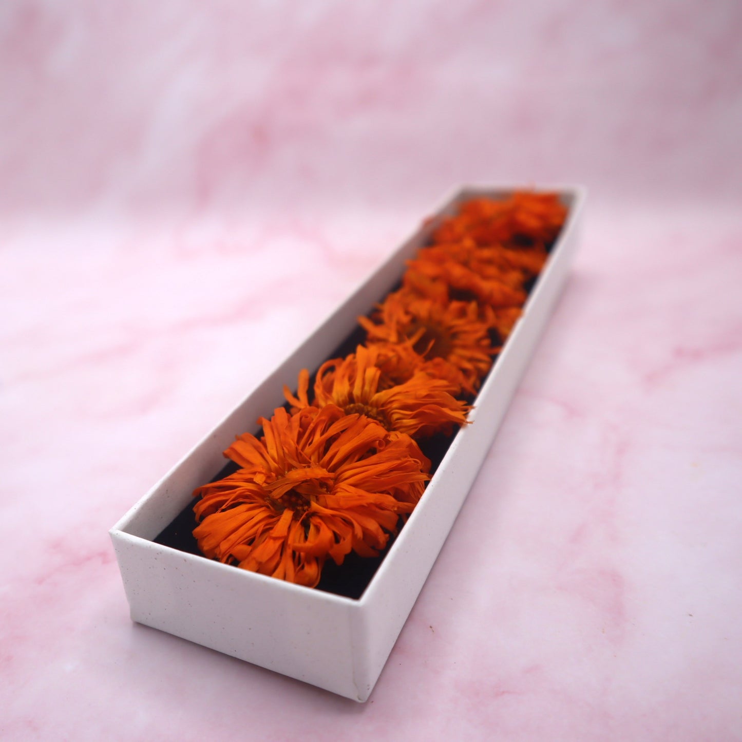 Gedroogde eetbare goudsbloem. Oranje