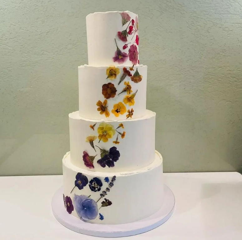 Bruidstaart, Taart decoratie geperste bloemen. Floral Delight eetbare bloemen