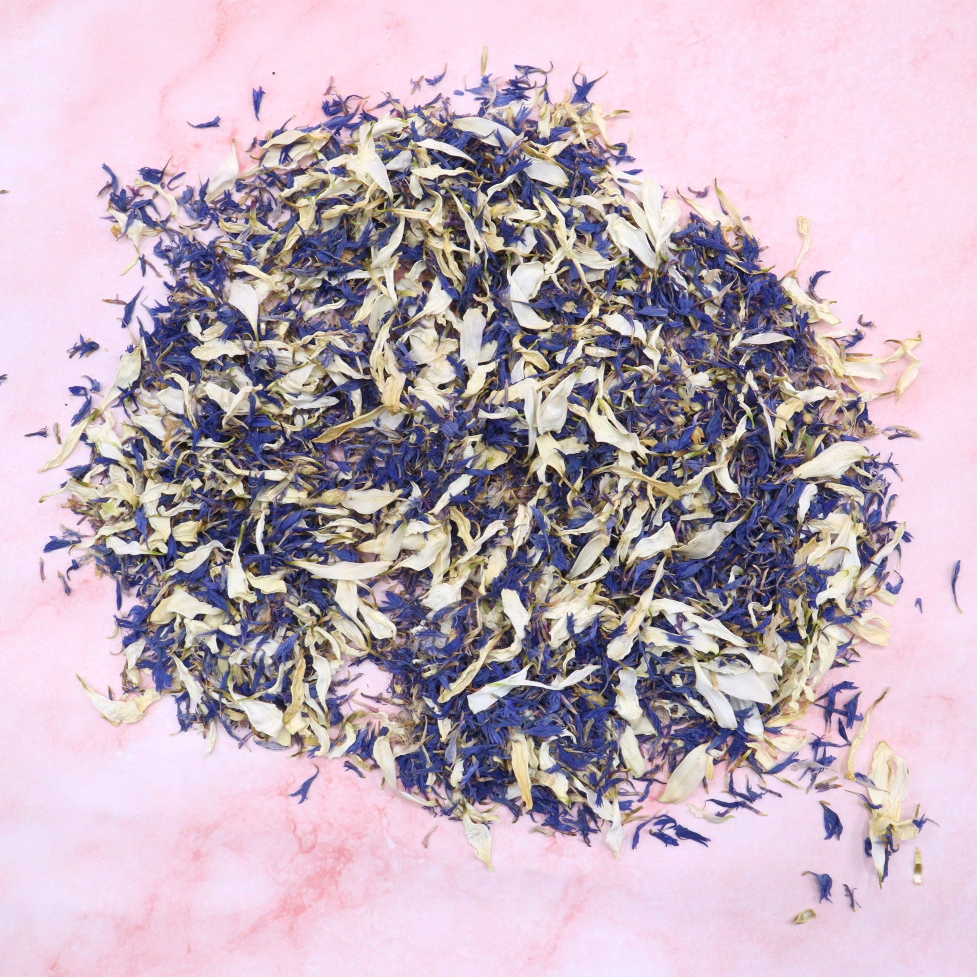 gedroogde bloemblaadjes voor een culinair effect