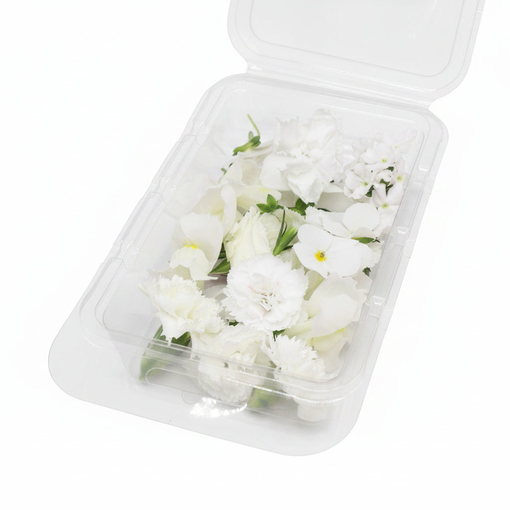 Witte mix, witte eetbare bloemen. créme. Bruiloften, taart, bruidstaart